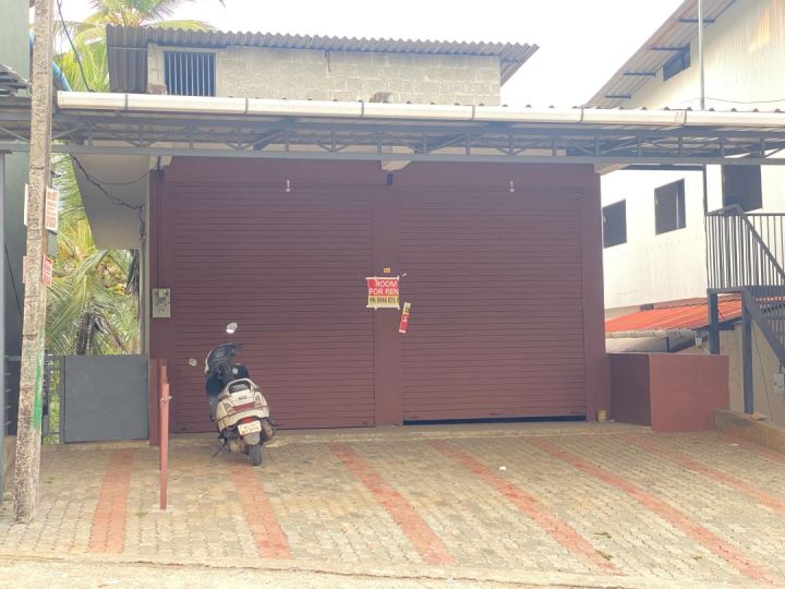 Shop for rent in mankada junction
