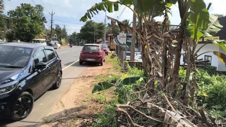 PLOT FOR SALE IN THIRUVAMKULAM MAIN ROAD FRONTAGE   SUITABLE FOR BOTH COMMERCIAL AND RESIDENTCIAL