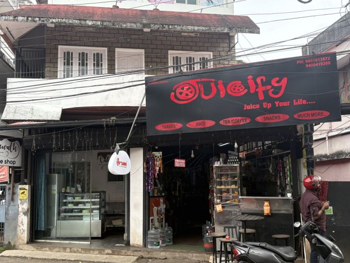 Commercial Shop for Sale with a space of 600 sq.ft with two shutters