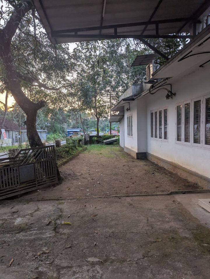 17 cent land plot with house near main road