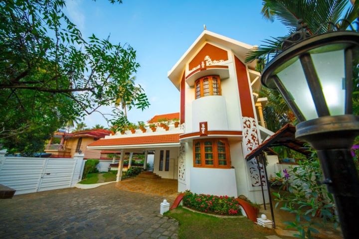 4 BHK Independent House on 13 Cents | Next to Petta Metro Junction, Kochi