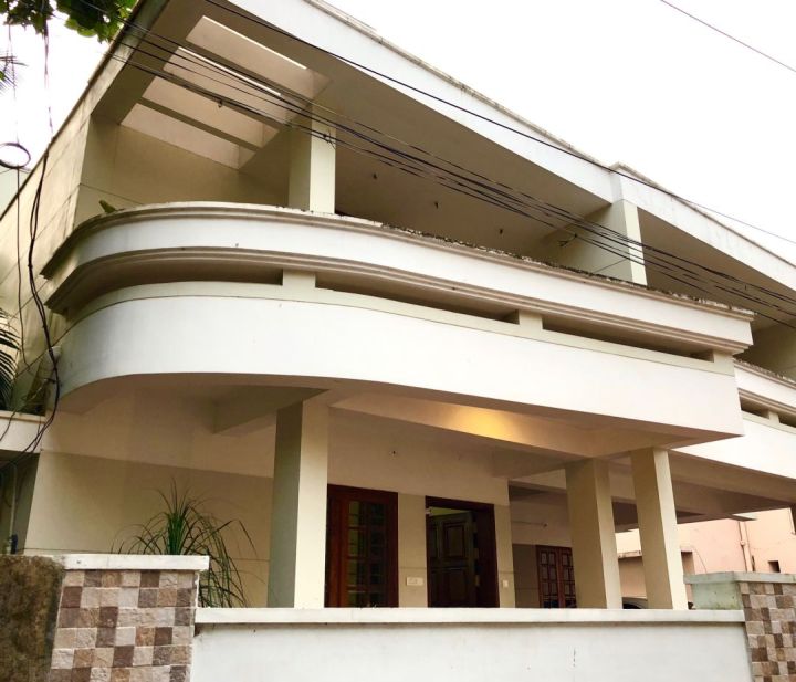 4 BHK house with cellar and 3 parking spaces in Peroorkada