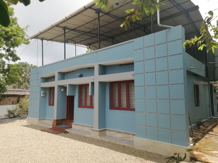 1000 [ സ്ക്വയർ ഫീറ്റ് വീട് ] 18.5സെന്റ് സ്ഥലവും വിൽപ്പനയ്ക്ക് [ whatsapp only ]