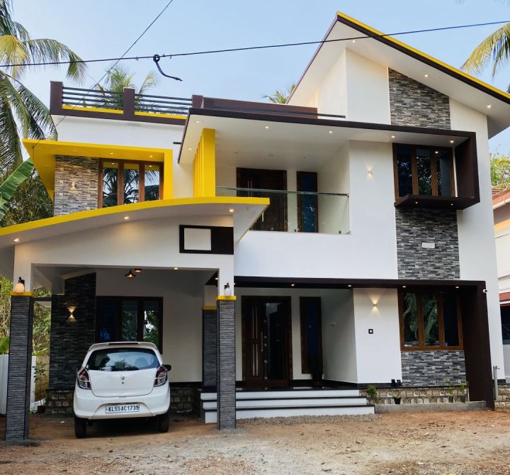 10 cents of land with house for sale in Chalissery, Palakkad District.