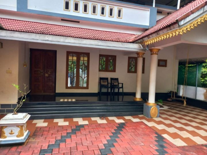 HOUSE FOR SALE – PRIME LOCATION NEAR PERUMBAVOOR