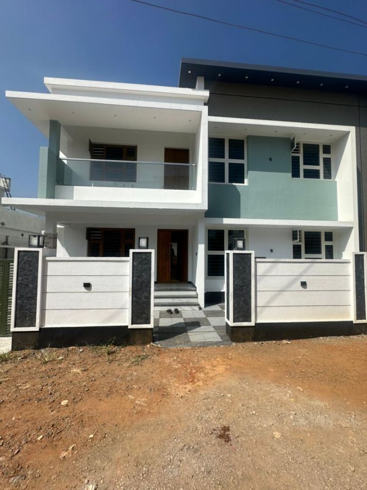 4 BHK 3 Newly built Houses For sale in Mannuthy, Thrissur.