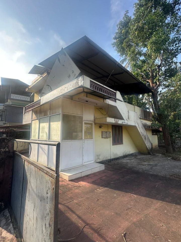 Land with house  for sale in Kottappuram center, Mg road, Thrissur