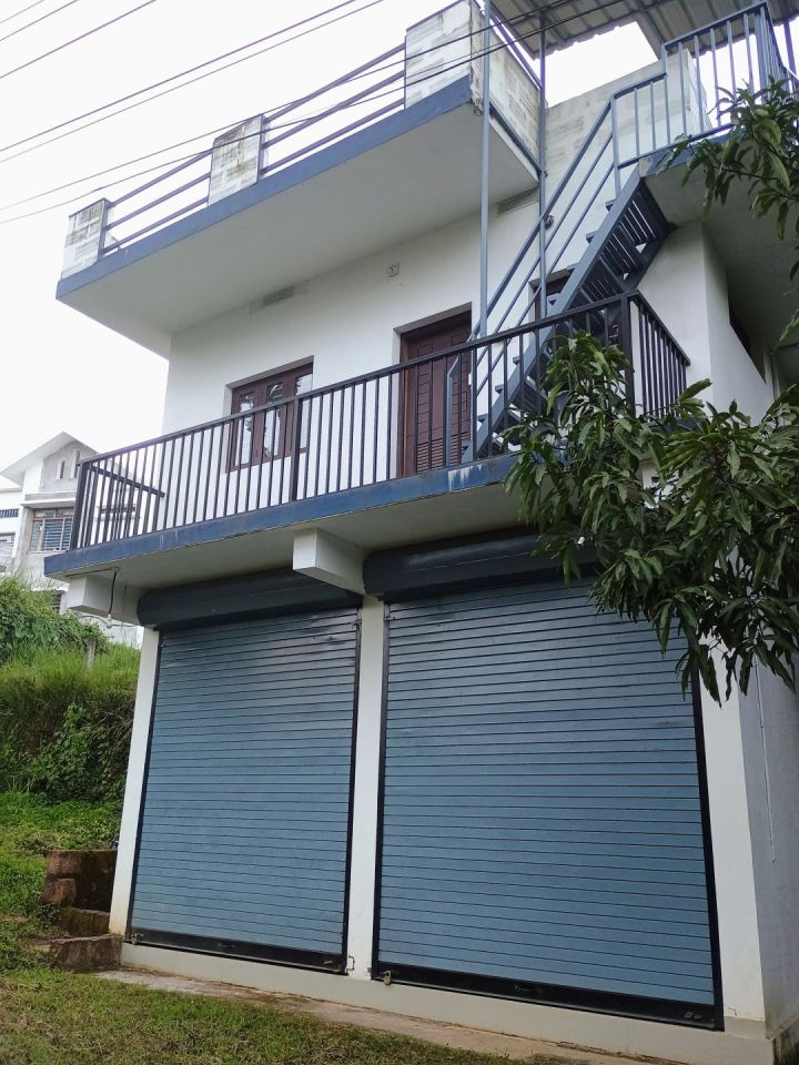 Shop/storage space/house for sale