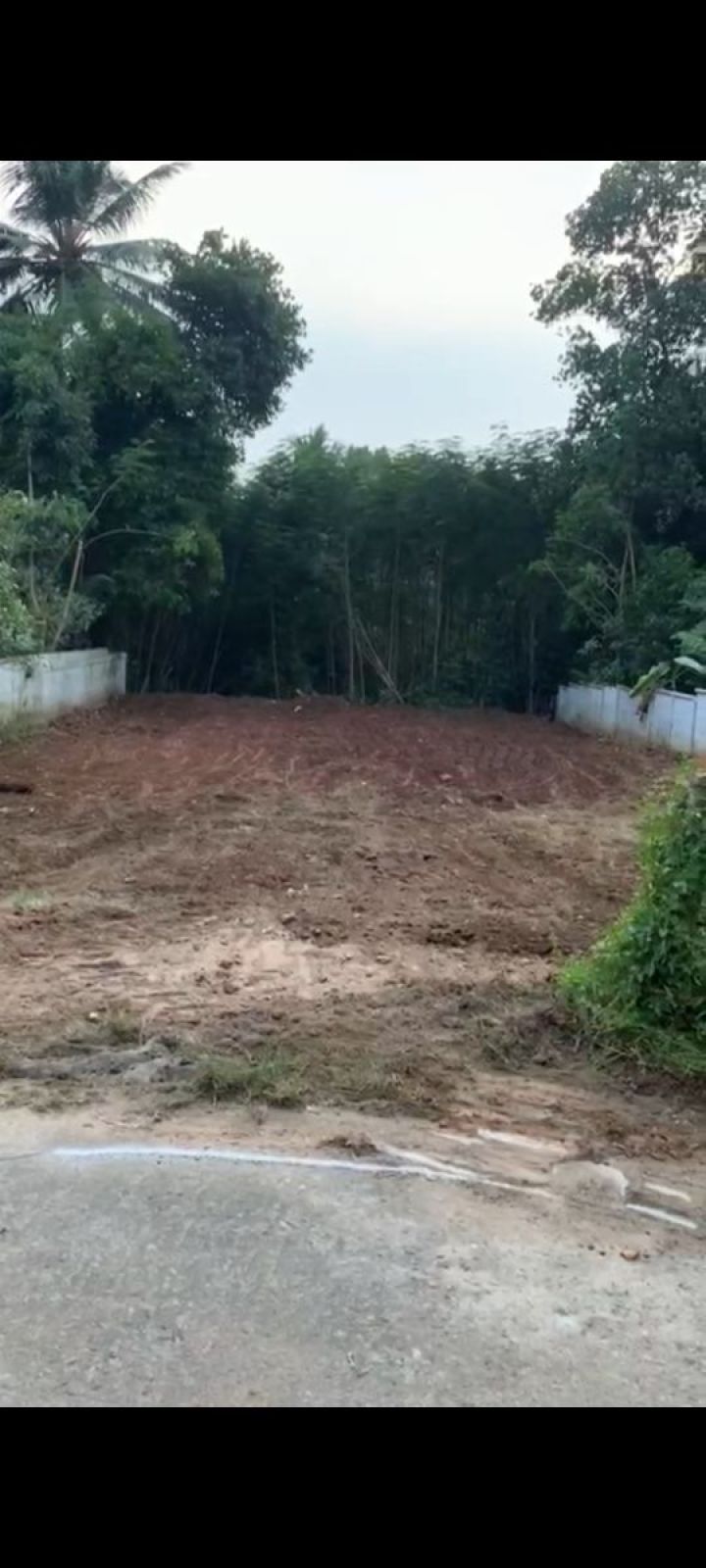 11.3 cents of plot available in Peruvemba