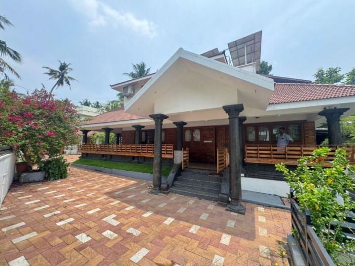 A well maintained independent house for rent in Trivandrum Near Sreekariyam.