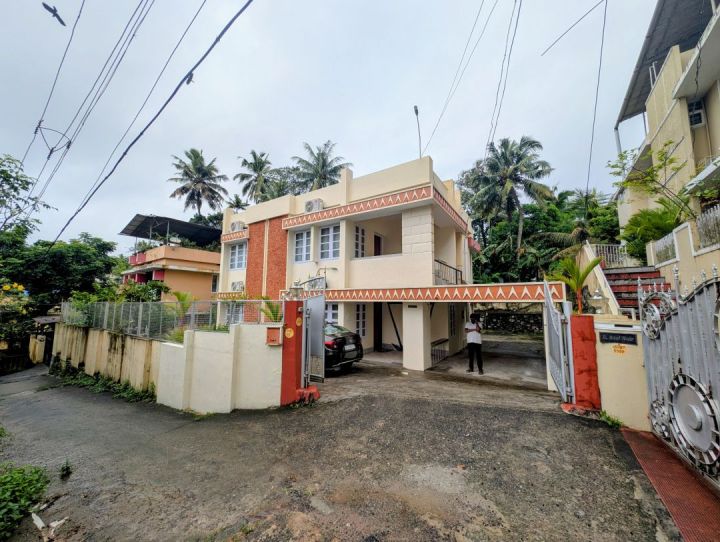 Spacious Independent house Com tax paid