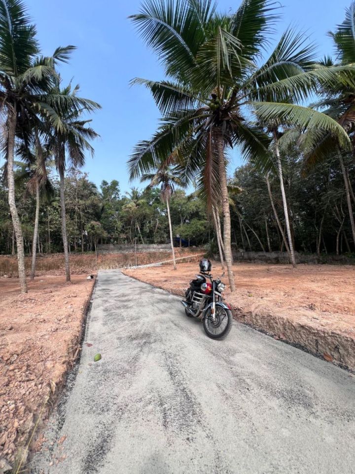 5,10 CENT PREMIUM PLOT URGENT SALE NEYYATINKARA