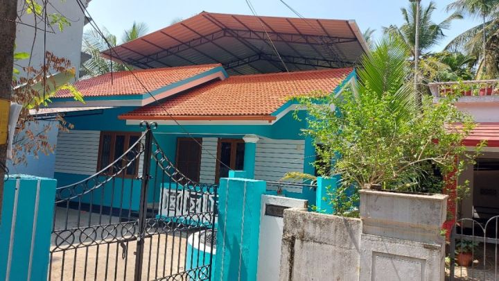 Newly renovated independent house for rent near Peringavu Junction( Cheroor side)