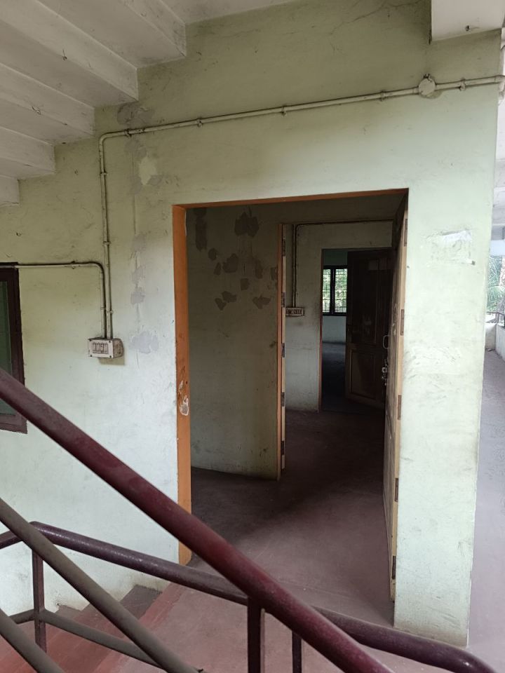 Commercial space on the 1st floor, NH85 front