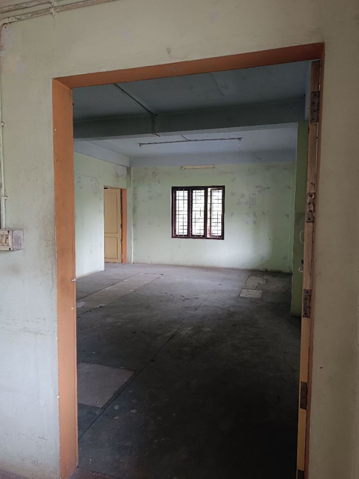 Commercial space on the 1st floor, NH85 front