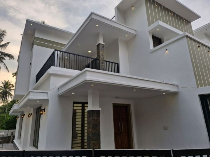 Elegant 5 BHK newly built  House for Sale in Mannuthy, Thrissur| Real Estate Thrissur