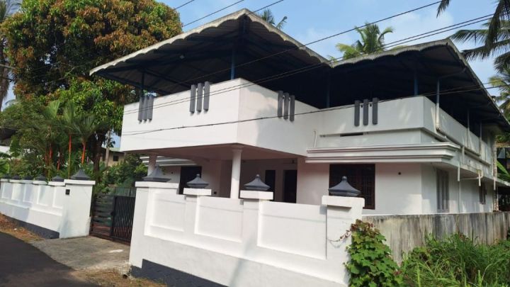 3 BHK House-2000 sqft For Sale in Kuttanellur, Thrissur
