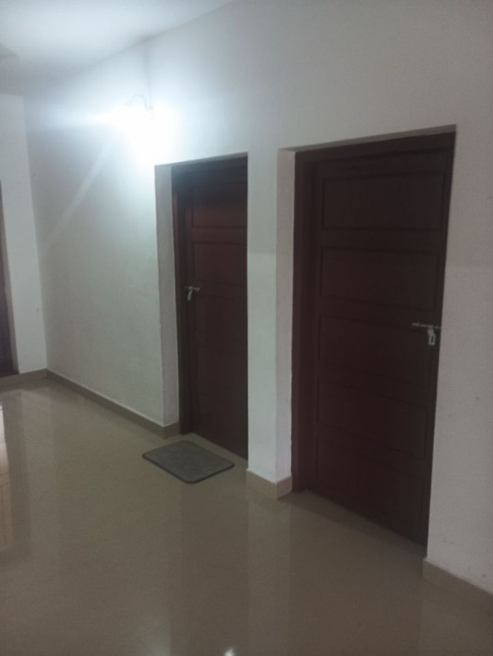 Room for rent in 3Bhk flat from 9000 forexecutive bachelor's