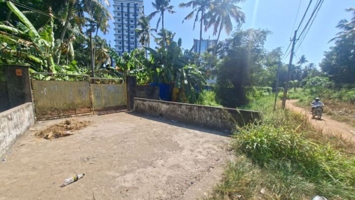 50-Cent Premium Residential Plot Near Hotel Karthika Park & Technopark