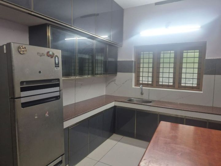 4 BHK House-3000 sqft For sale in Palakkal, Thrissur.