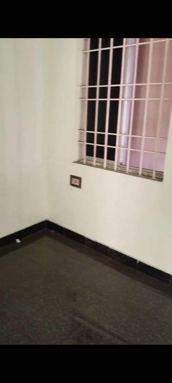2bhkwith common bathroom, infurnished, water availability, gail gas  available