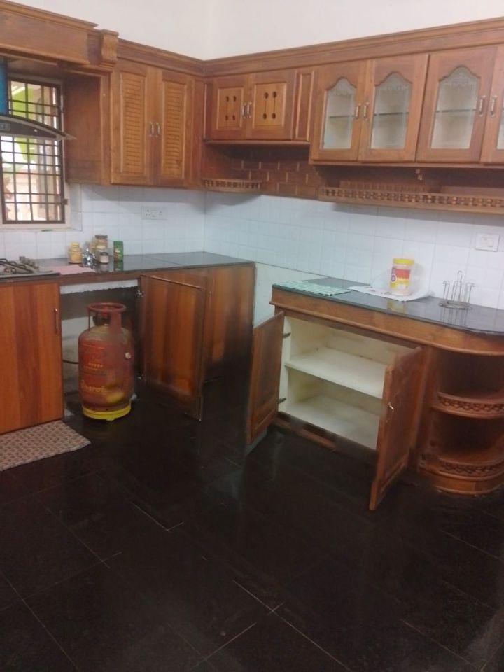4 BHK House For Sale in Velappaya Near Main road, Thrissur.