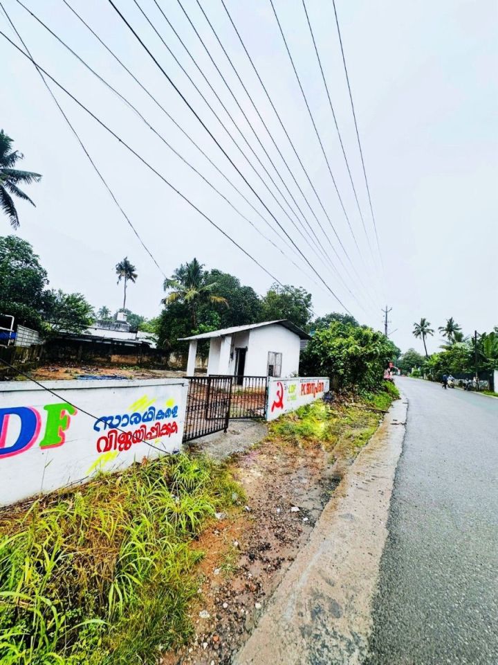meloor Kallukuthy junction 10 cent residential/commercial land for sale