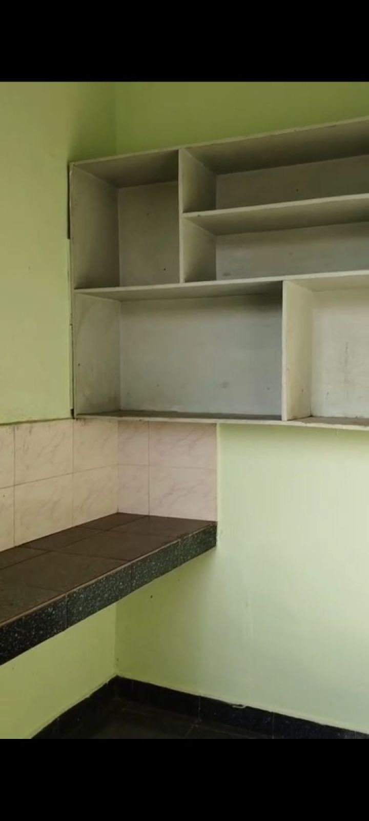 2bhkwith common bathroom, infurnished, water availability, gail gas  available