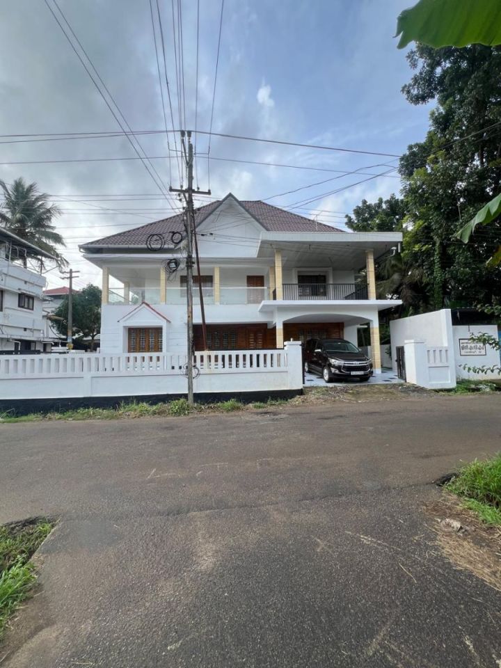? 5 BHK Premium House for Sale in Thiroor, Thrissur