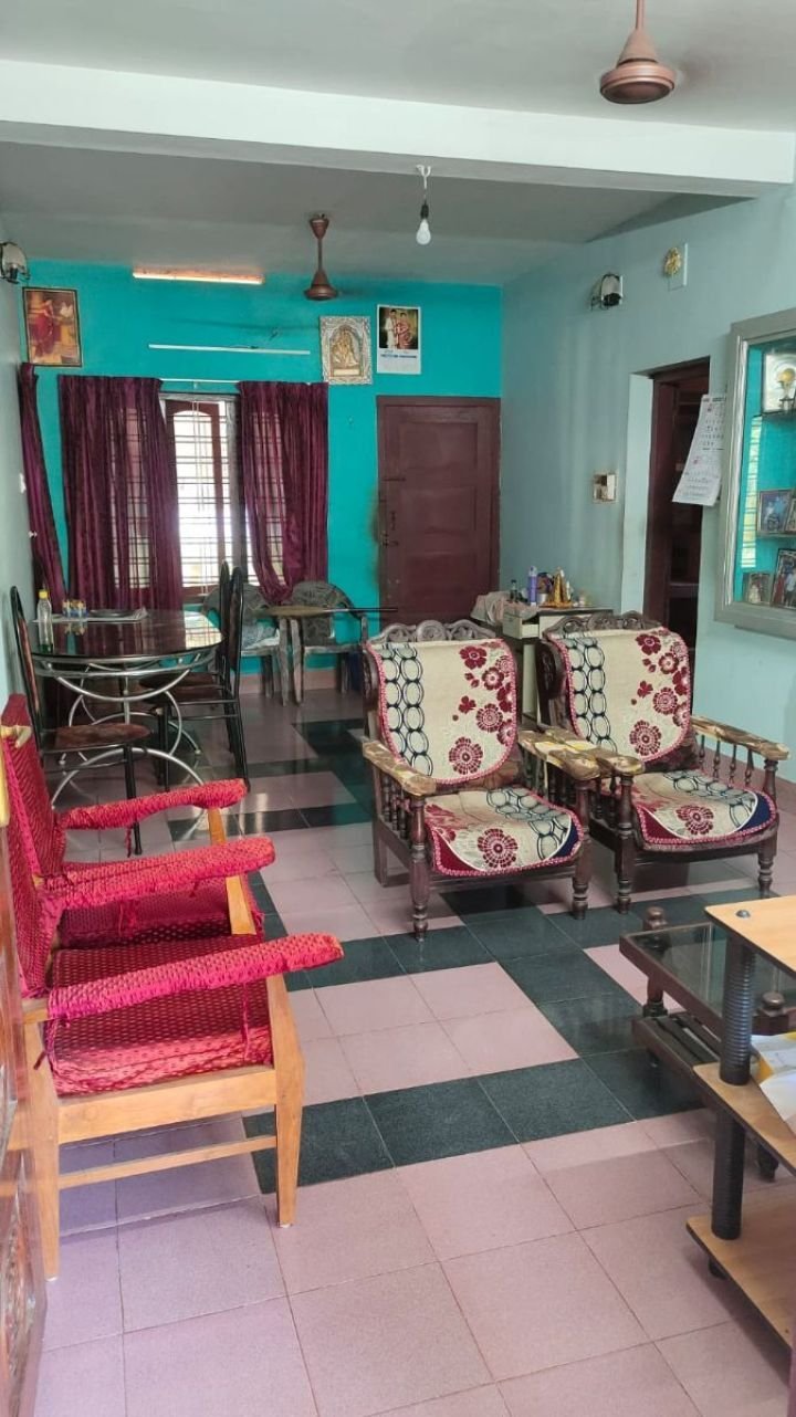 3 bedroom house with ample of space with car park