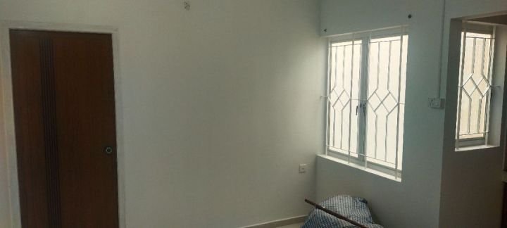 1 BHK semi furnished flat near Infopark