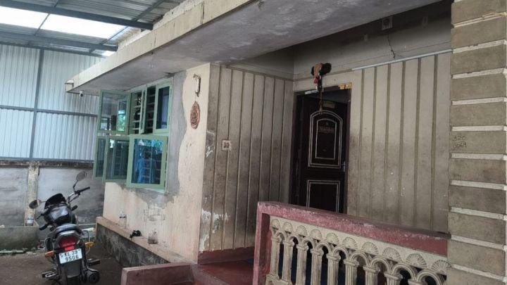 6.5 cent plot with Old House for Sale - MLA Road, Tripunithura