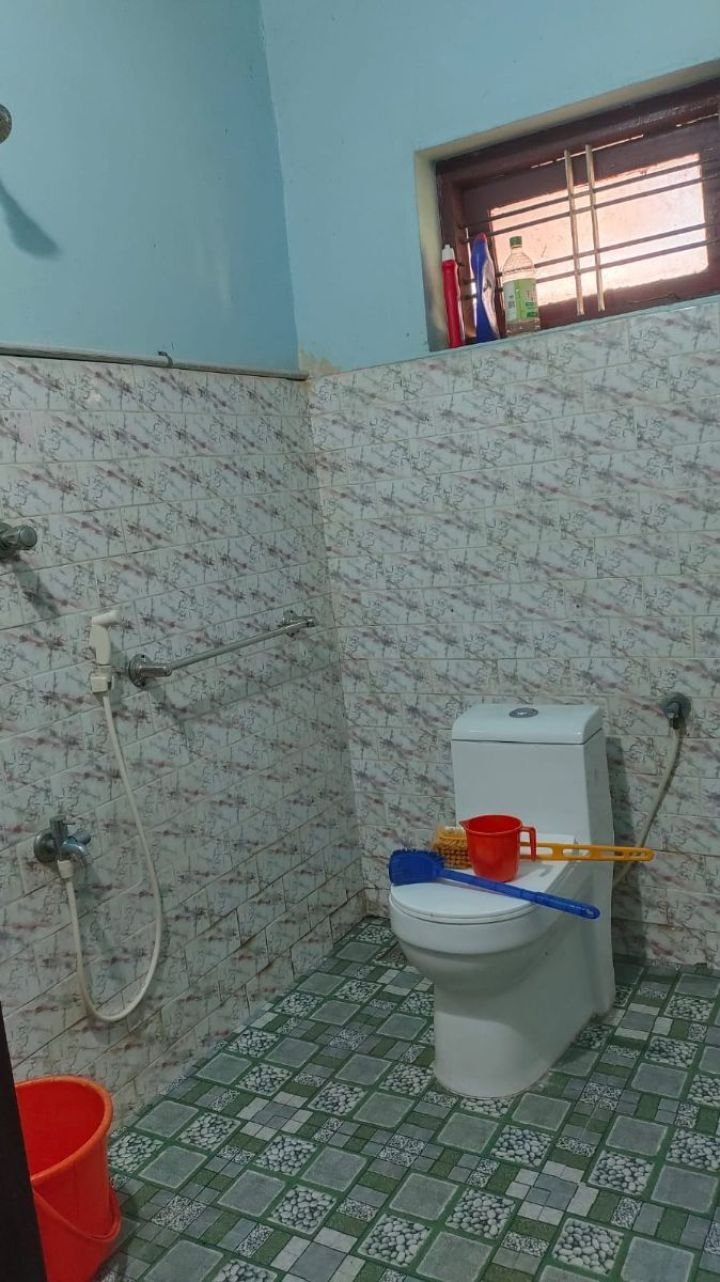 3 bedroom house with ample of space with car park