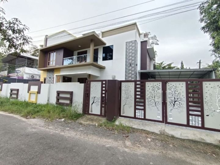 10 Cent with beautiful house for sale in Pathirappally