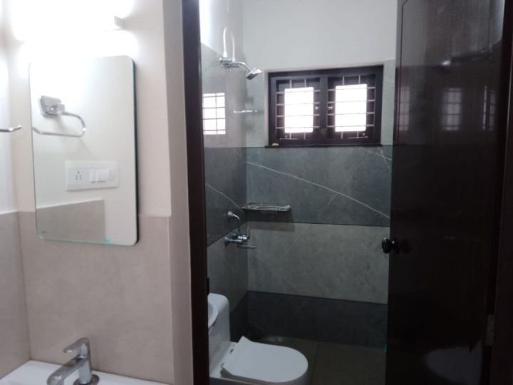 Semi furnished 1 bhk for rent in Nalanchira