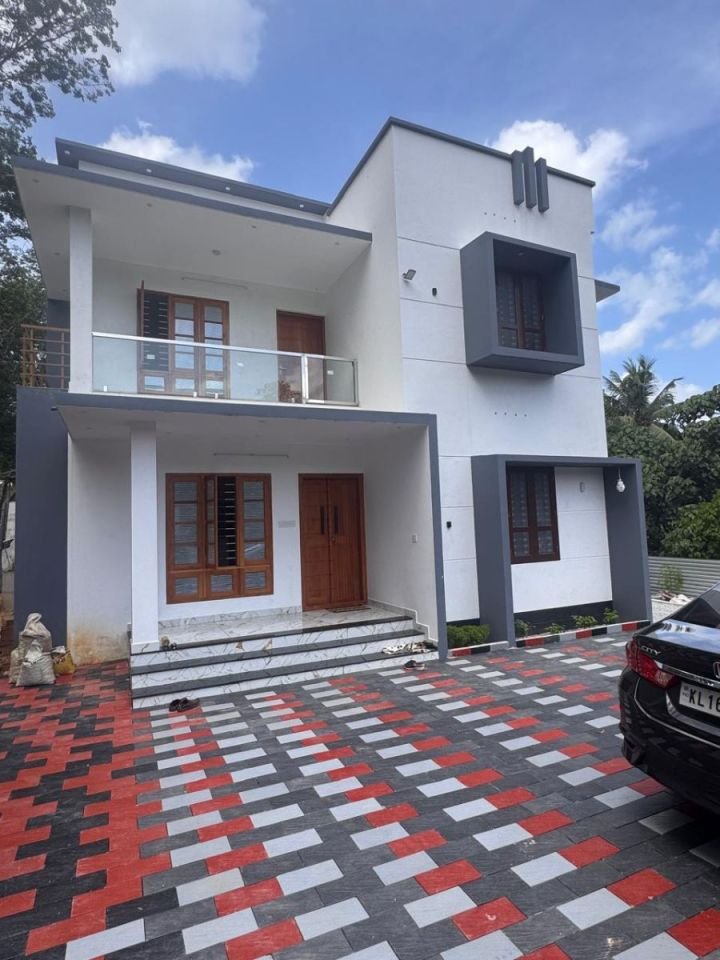 A Brand new House For Sale near Vencode ,SUT Hospital Vattappara Contact 9495297361