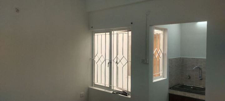 1 BHK semi furnished flat near Infopark