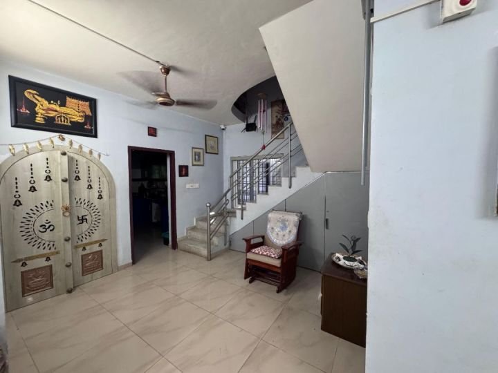 3 BHK villa for Sale located 5 minute walking distance from North Nada entrance of Guruvayur Temple