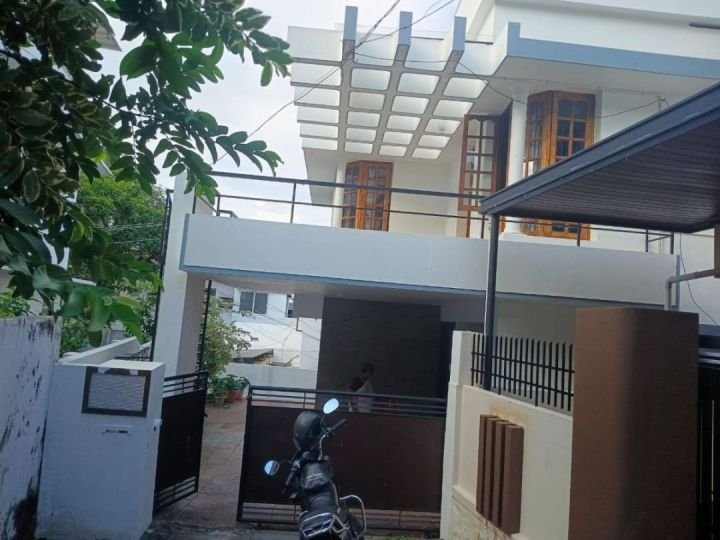 A spacious 2 BHK house (first floor) for rent at Pattom