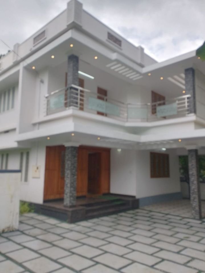 3 BHK House-2000 sqft For sale in Kuttanellur, Thrissur