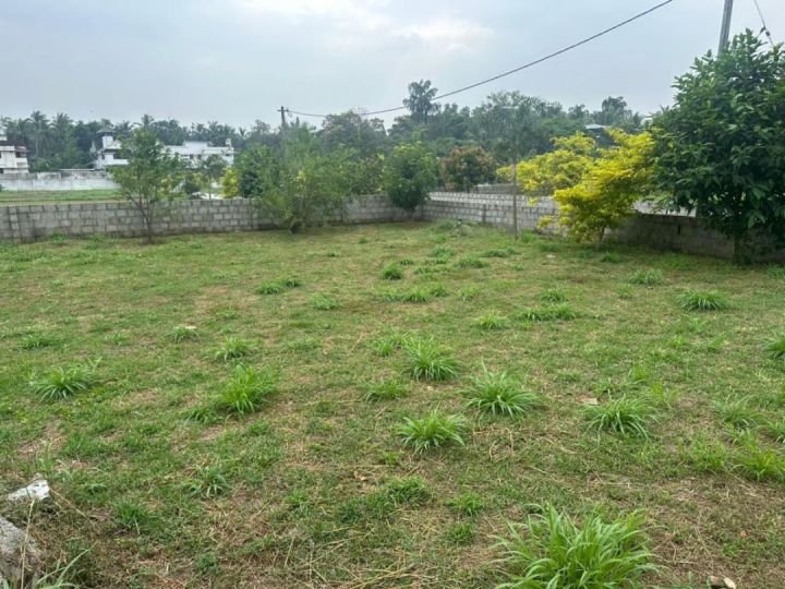 Residential Land – 10 ,11 cents for sale in Kechery Center, Thrissur.