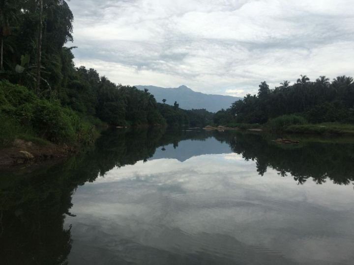 Waterfront residential/commercial plot on the riverbank