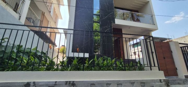 ? Ready-to-Move 4BHK Independent Villa | Kadavanthara | ₹1.60 Cr