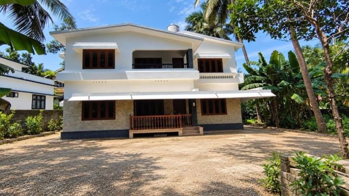 5 BHK Independent House for Rent – Spacious Home with Private Plantation Area & Well