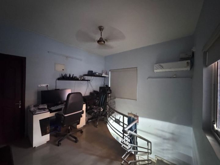 3 BHK villa for Sale located 5 minute walking distance from North Nada entrance of Guruvayur Temple