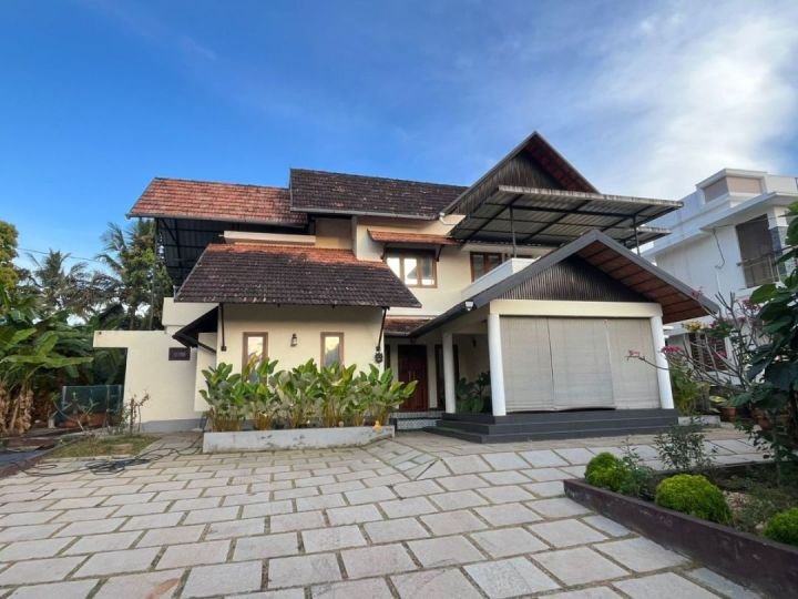 4 BHK furnished New Modern-tiled roof House for sale in Velappaya Thrissur
