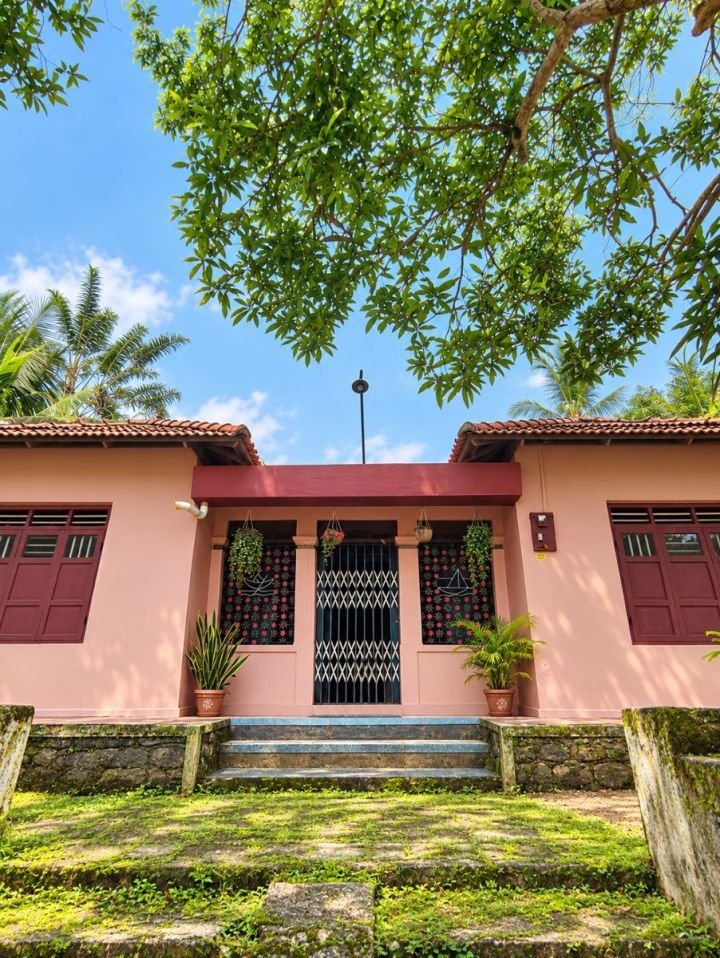 Great opportunity to buy a large piece of land with a lot of potential! .