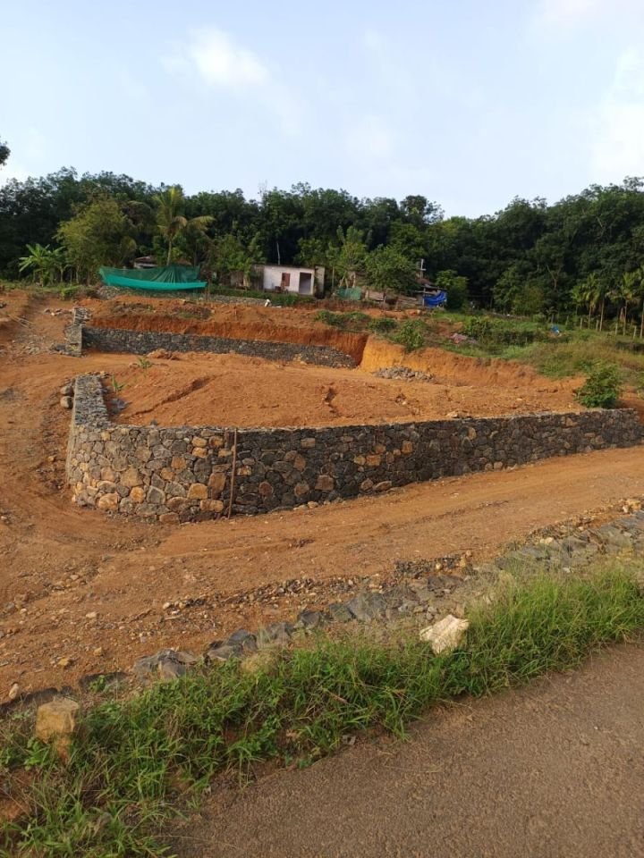 1 ACRE PRIME LAND FOR SALE AT PONKUNNAM