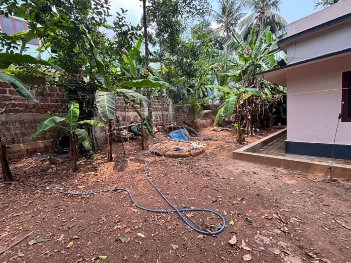 22 cents with 2 BHK house for sale in Anchampeedika, Kalliasseri