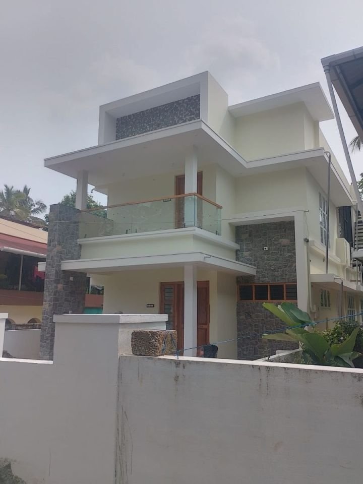 Premium 4 BHK Home for Sale in Cheroor, Thrissur
